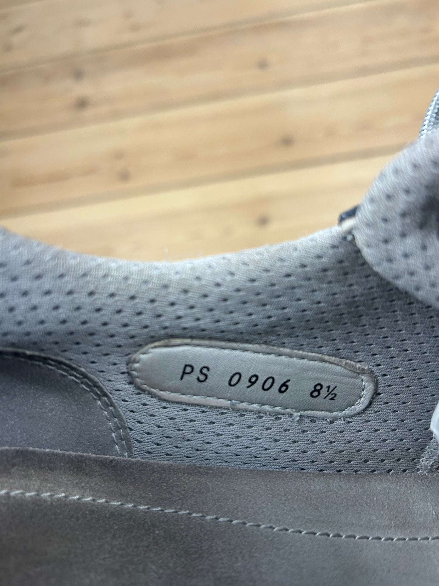 (44.5 / 8.5) Vintage Prada America's Cup