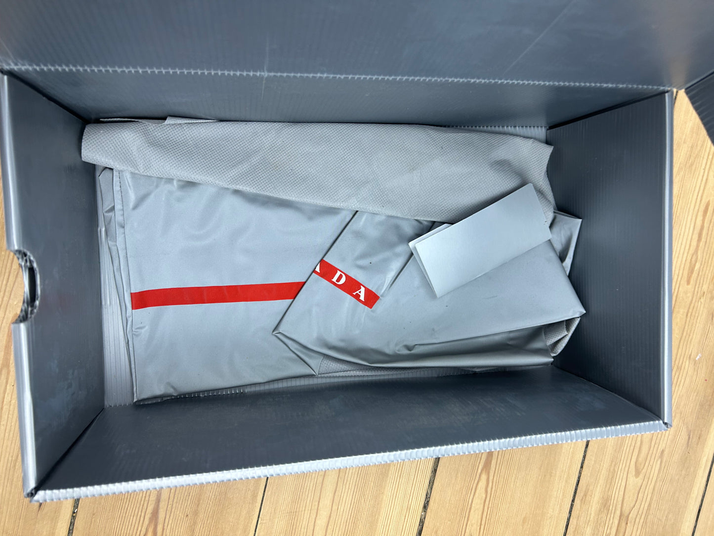 (45,5 / 9,5) Vintage Prada America’s Cup Satin