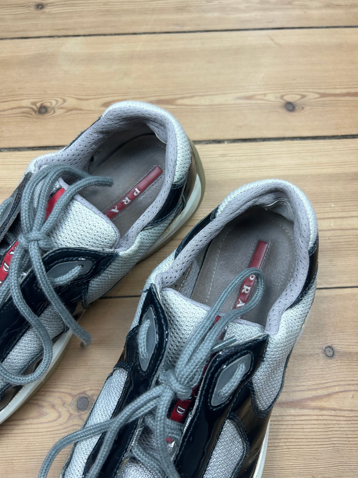 (41,5 / 6) Vintage Prada America’s Cup Navy Satin