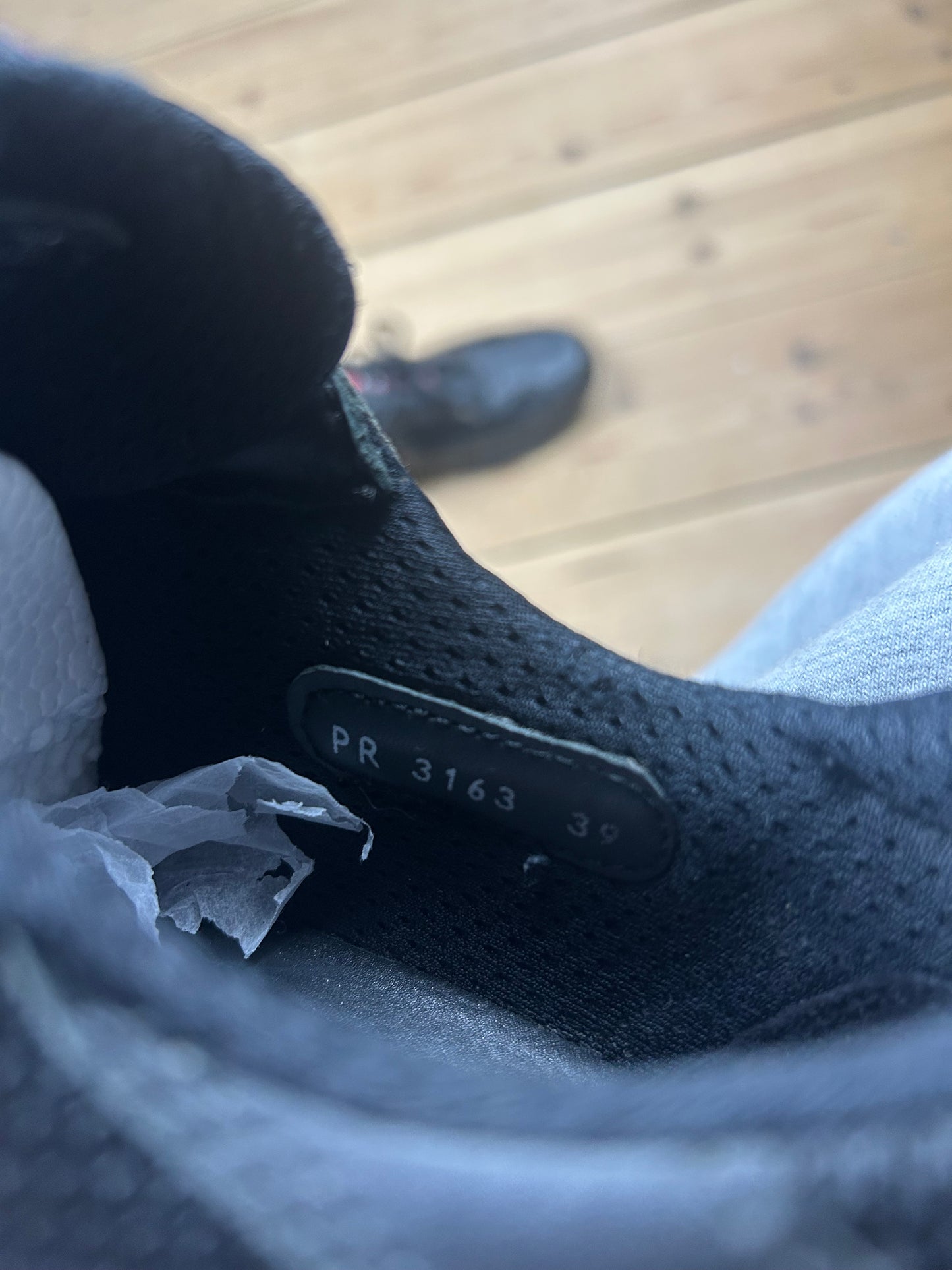(40,5 / 39) Vintage Prada America’s Cup